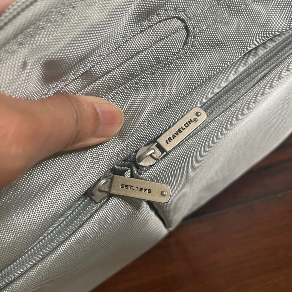 New Travelon Anti Theft Crossbody Bag‎ Women Silver Gray Adjustable Strap Nylon - Picture 3 of 16